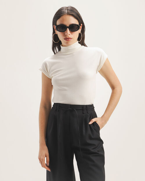 Top Beige Cuello Alto