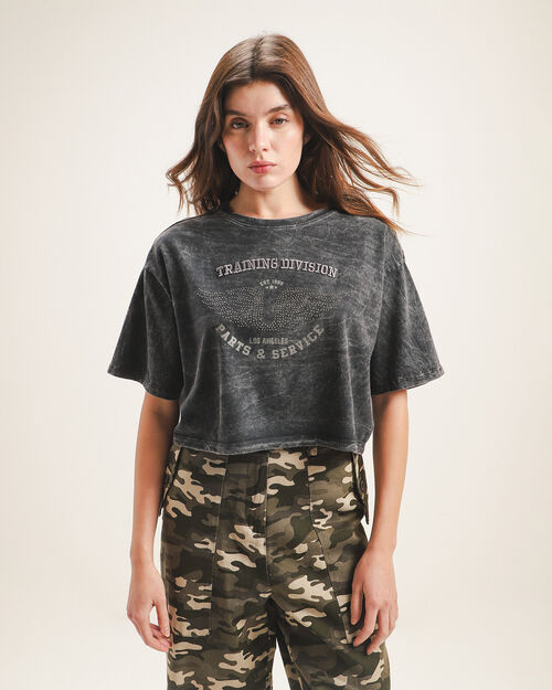Playera Negra Con Aplicaciones