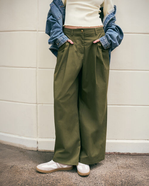 Pantalón Verde Con Pinzas