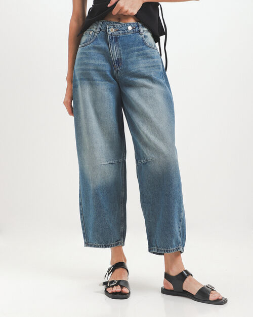 Jeans Barrel Pretina Asim&eacute;trica
