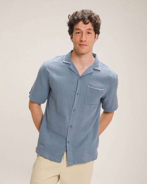 Camisa Azul Cuello Resort