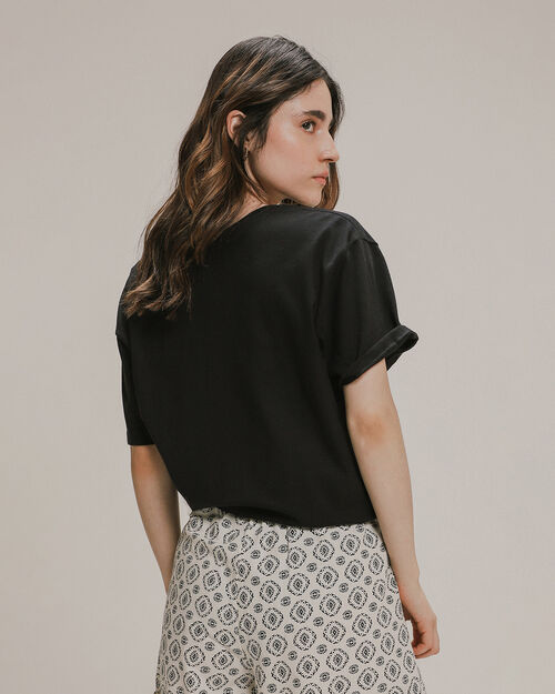Playera Cuello V Negra