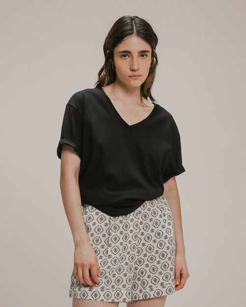 Playera Cuello V Negra