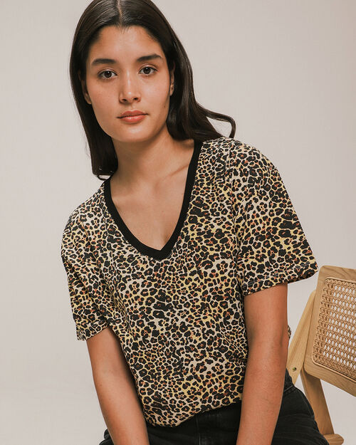 Playera Cuello V Animal Print