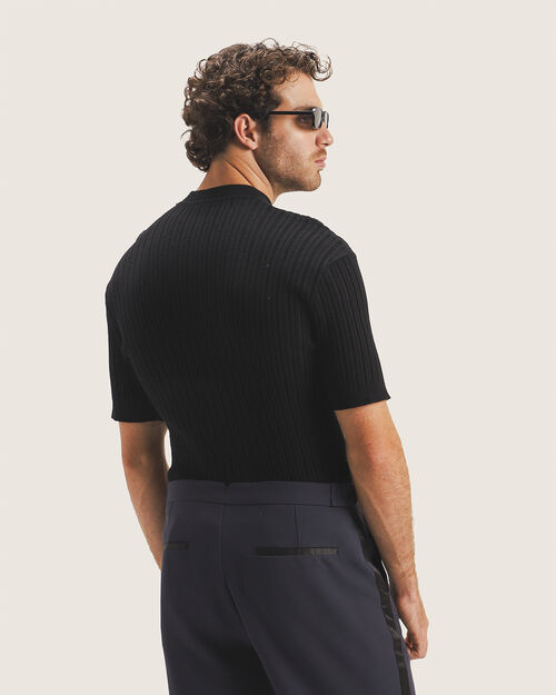 Playera Negra Manga Corta