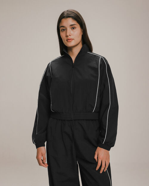 Chamarra Negra Cropped
