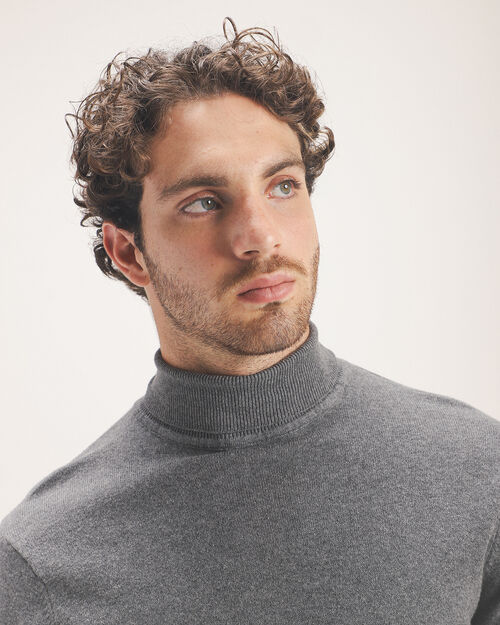 Suéter Gris Cuello Alto