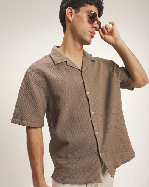 Camisa Caf&eacute; Resort