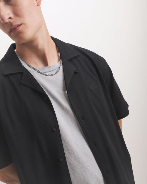 Camisa Negra S&oacute;lida