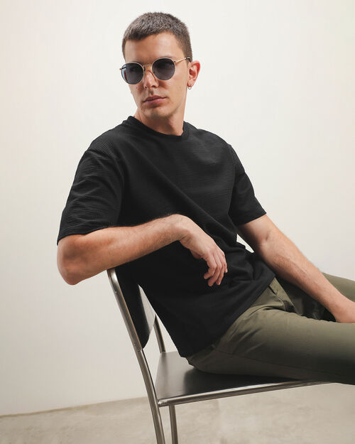 Playera Negra Con Estructura