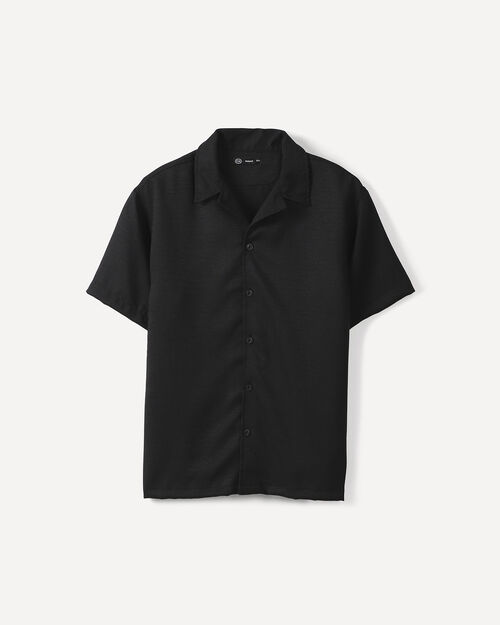 Camisa Negra Cuello Resort