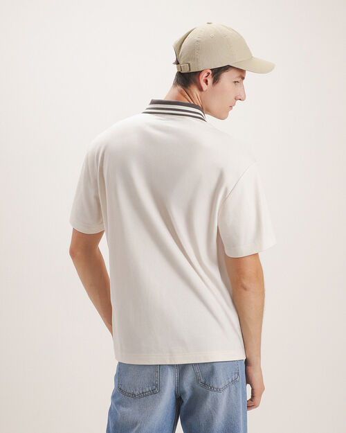 Polo Blanca Con Dise&ntilde;o