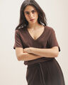 Playera Roja Cuello V,CAFE