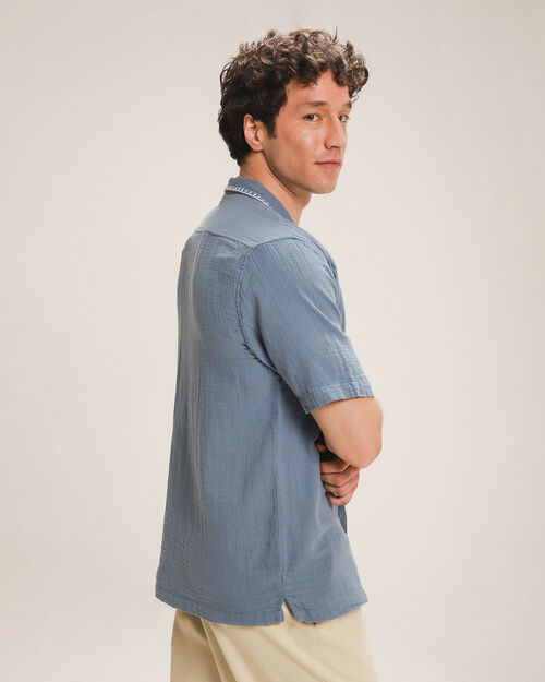 Camisa Azul Cuello Resort