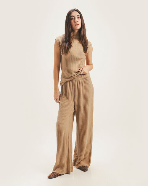 Top Beige Sin Mangas