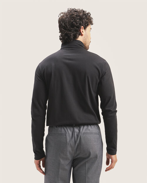 Playera Negra Cuello Alto