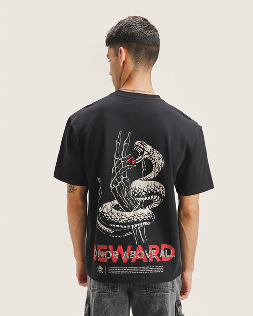 Playera Negra Con Dise&ntilde;o