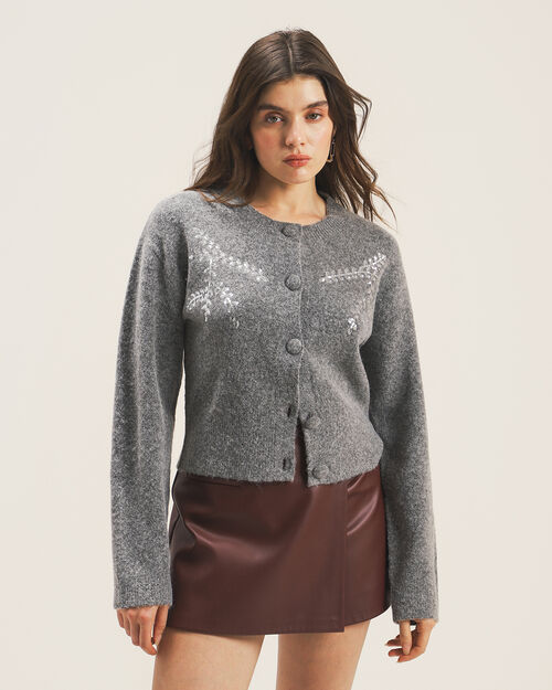 Su&eacute;ter Gris Bordado