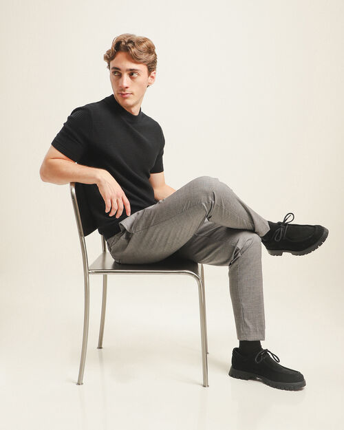 Playera Negra Cuello Perkins