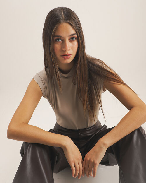 Body Cuello Alto Café