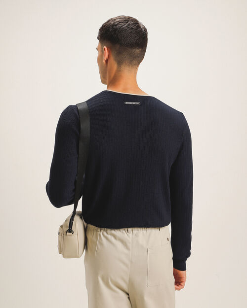 Su&eacute;ter Fit Relaxed