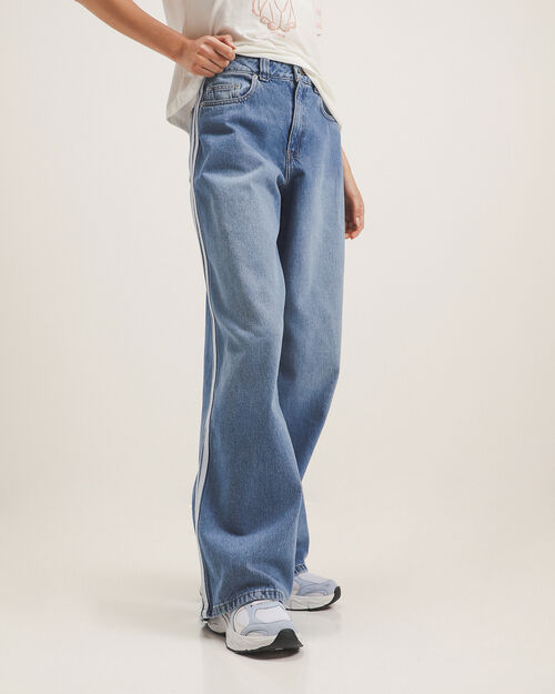 Jeans Dise&ntilde;o L&iacute;neas Deportivas