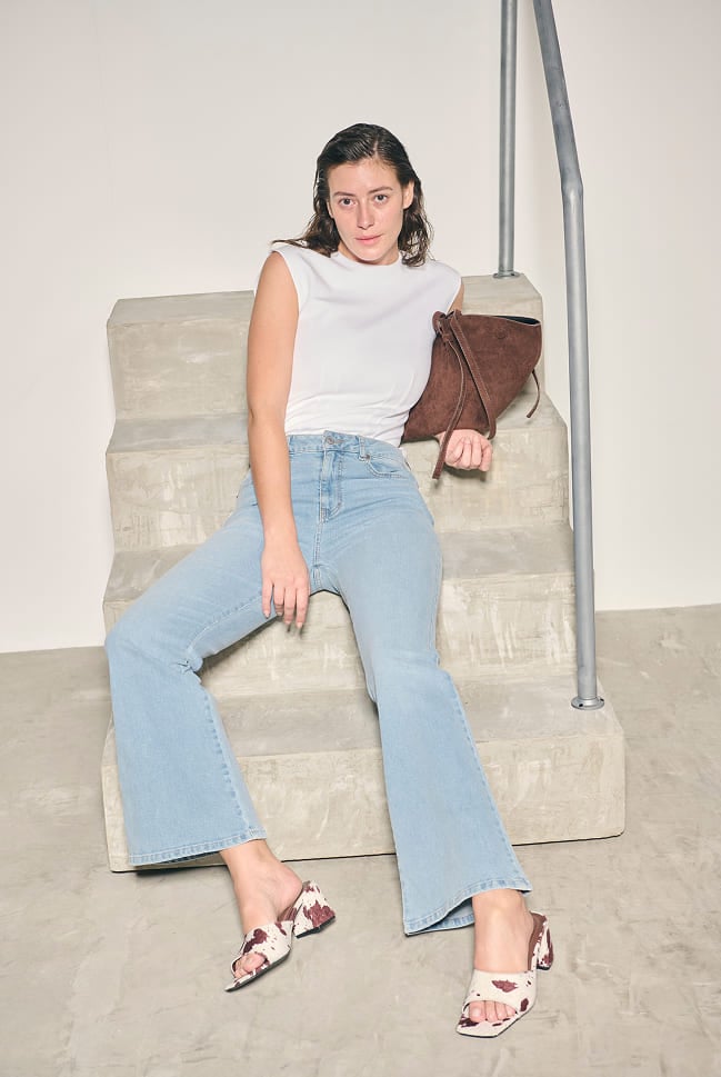 jeans acampanados en mujer