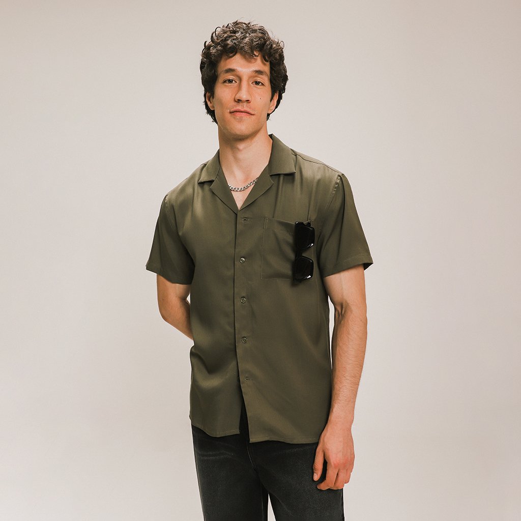 Camisa Olivo Manga Corta Para hombre – C&A México