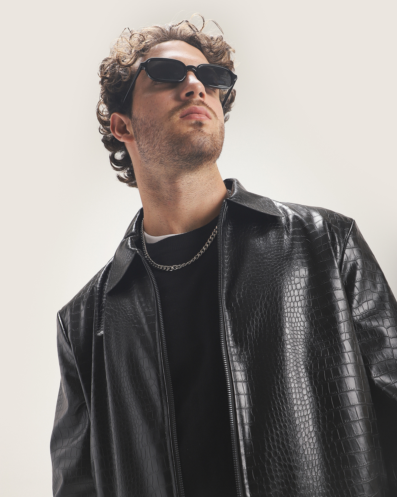 Chamarra Negra Efecto Piel